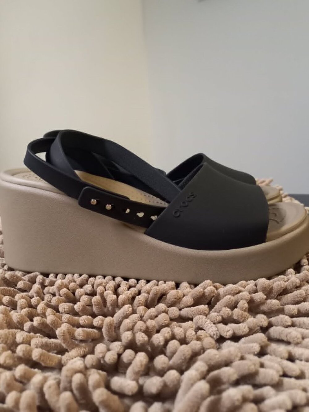 Crocs Brooklyn Ankle Strap Mid Wedge Sandals Tan/Black Size 9 NWOT